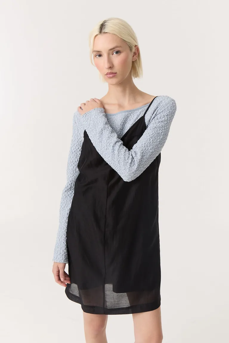 Vestido corto de breteles finos con diseño de doble escote y espalda abierta de Furzai en Vestidos para argentina