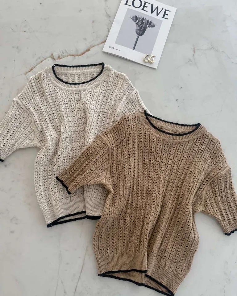 Remera de hilo de algodón con diseño calado y detalles en el cuello y las mangas de Hesed en Remeras para argentina