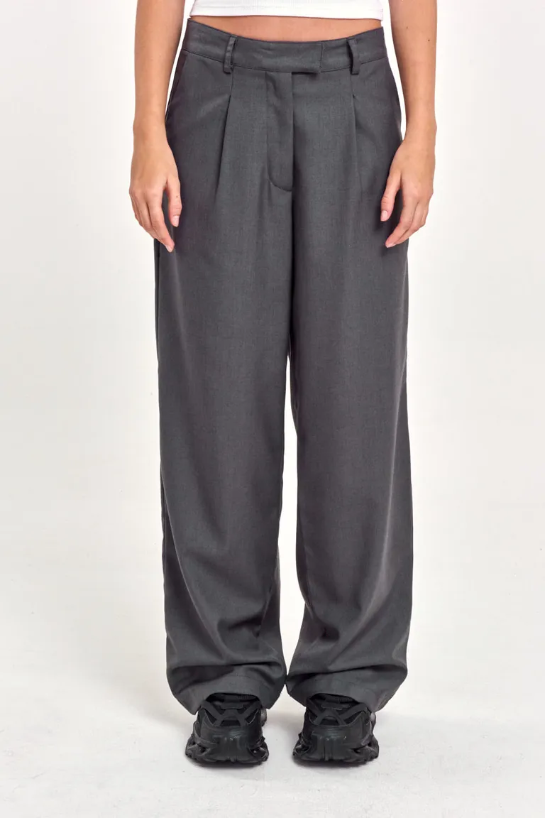 Pantalón negro de corte relajado con pinzas y bolsillos traseros estilo sastre de 47 Street en Pantalones para argentina