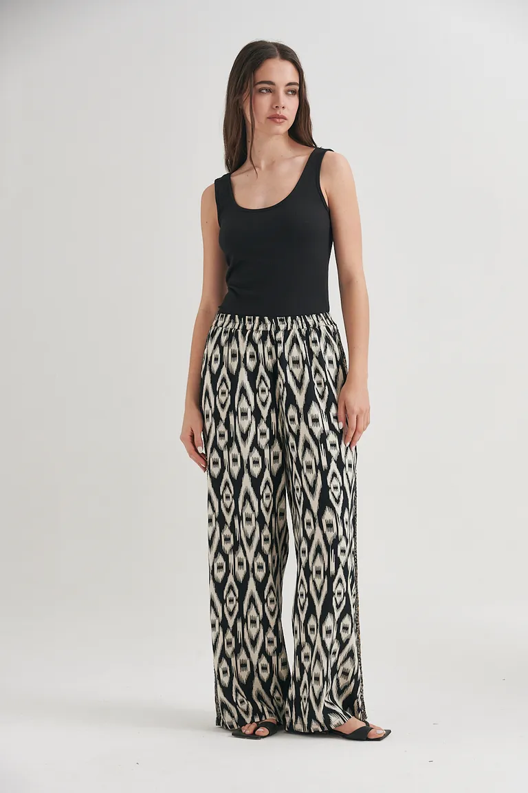 Pantalón geométrico con detalles en strass dorado, corte holgado y cintura elástica de Sweet en Pantalones para argentina