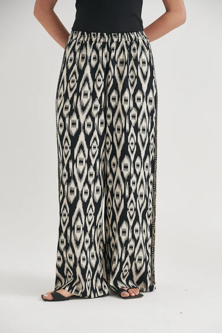 Pantalón geométrico con detalles en strass dorado, corte holgado y cintura elástica de Sweet en Pantalones para argentina