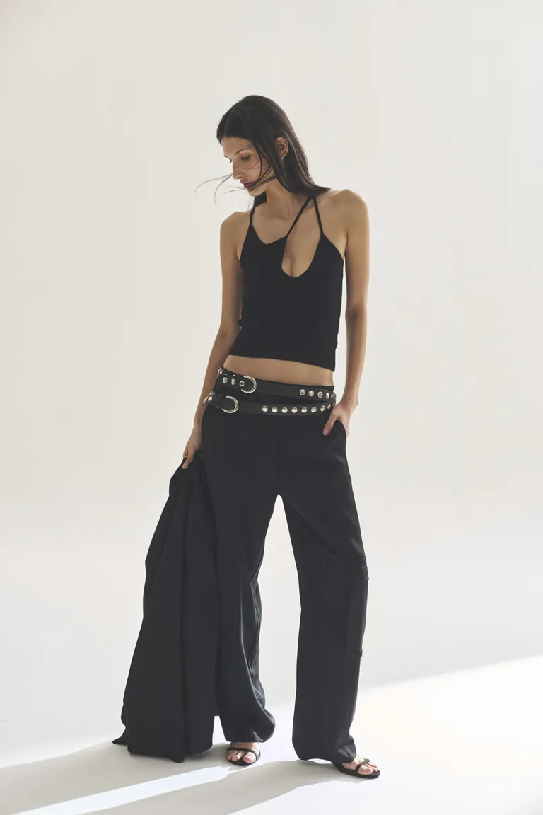 Top asimétrico negro de elegante diseño para mujer de Akiabara en Tops para argentina