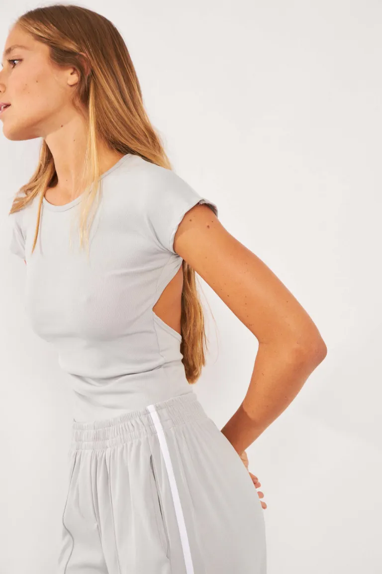 Body de escote de espalda en tono beige, ideal para todo tipo de looks femeninos y elegantes de Belle en Bodies para argentina