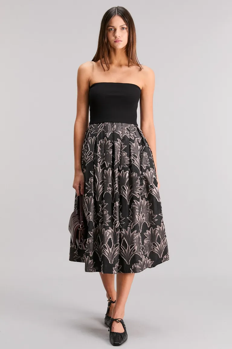 Vestido veraniego con diseño floral y corte imperio de Kosiuko en Vestidos para argentina