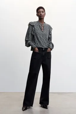 Blusa con textura y volantes de Mango en Blusas para argentina