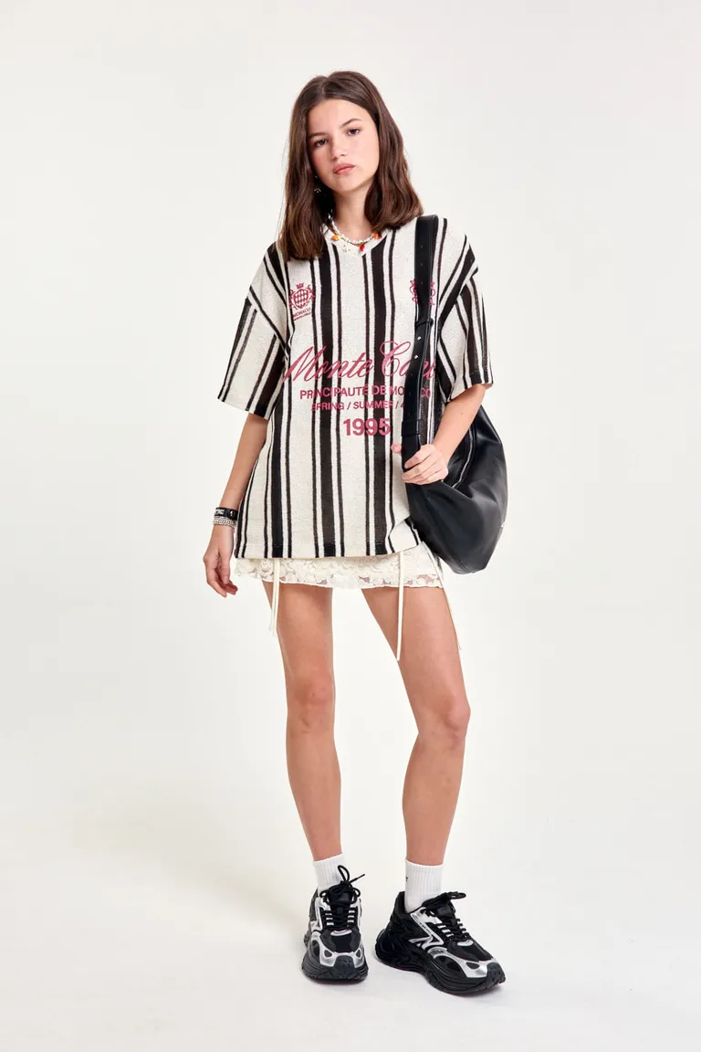 Remerón de corte oversize con diseño rayado y estampa central para mujer de 47 Street en Remeras para argentina
