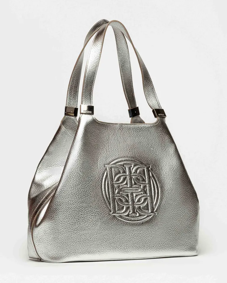 Bolso de cuero graneado metalizado con diseño minimalista y funcional de Prüne en Bolsos y Carteras para argentina