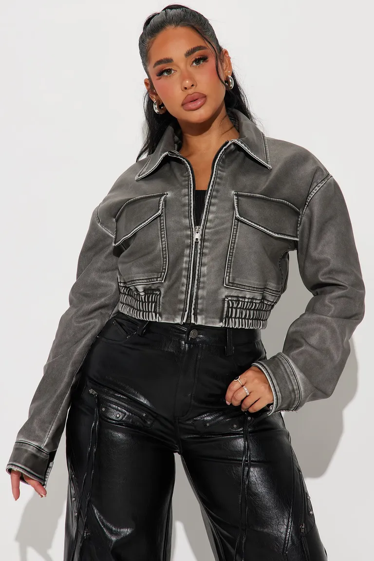 Campera cuero sintético major league de Fashion Nova en Chaquetas para argentina