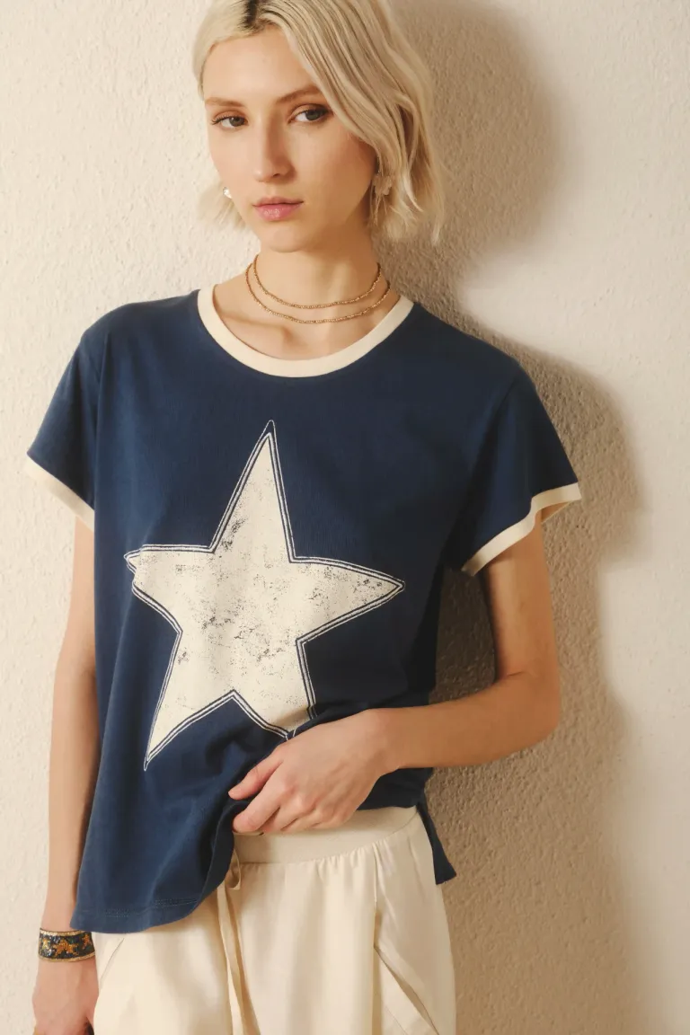 Remera de algodón con estampado de estrella en diseño llamativo y moderno de Rapsodia en Remeras para argentina