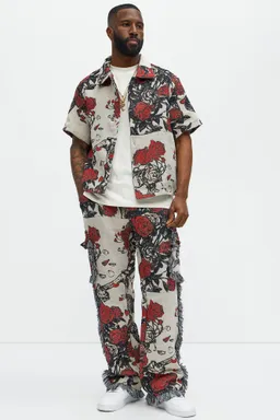 Pantalón cargo straight petals tapestry de Fashion Nova en Pantalones para argentina