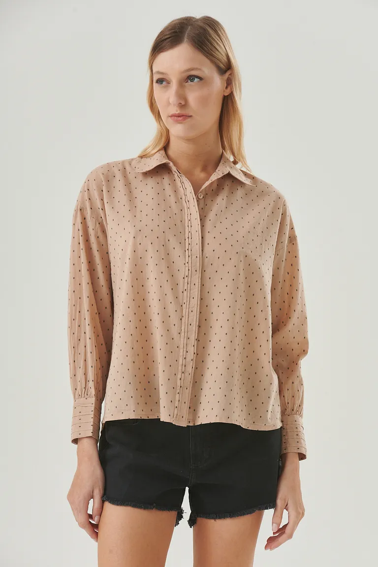 Camisa de algodón con bordado de mini lunares, estilo femenino y versátil de Sweet en Camisas para argentina