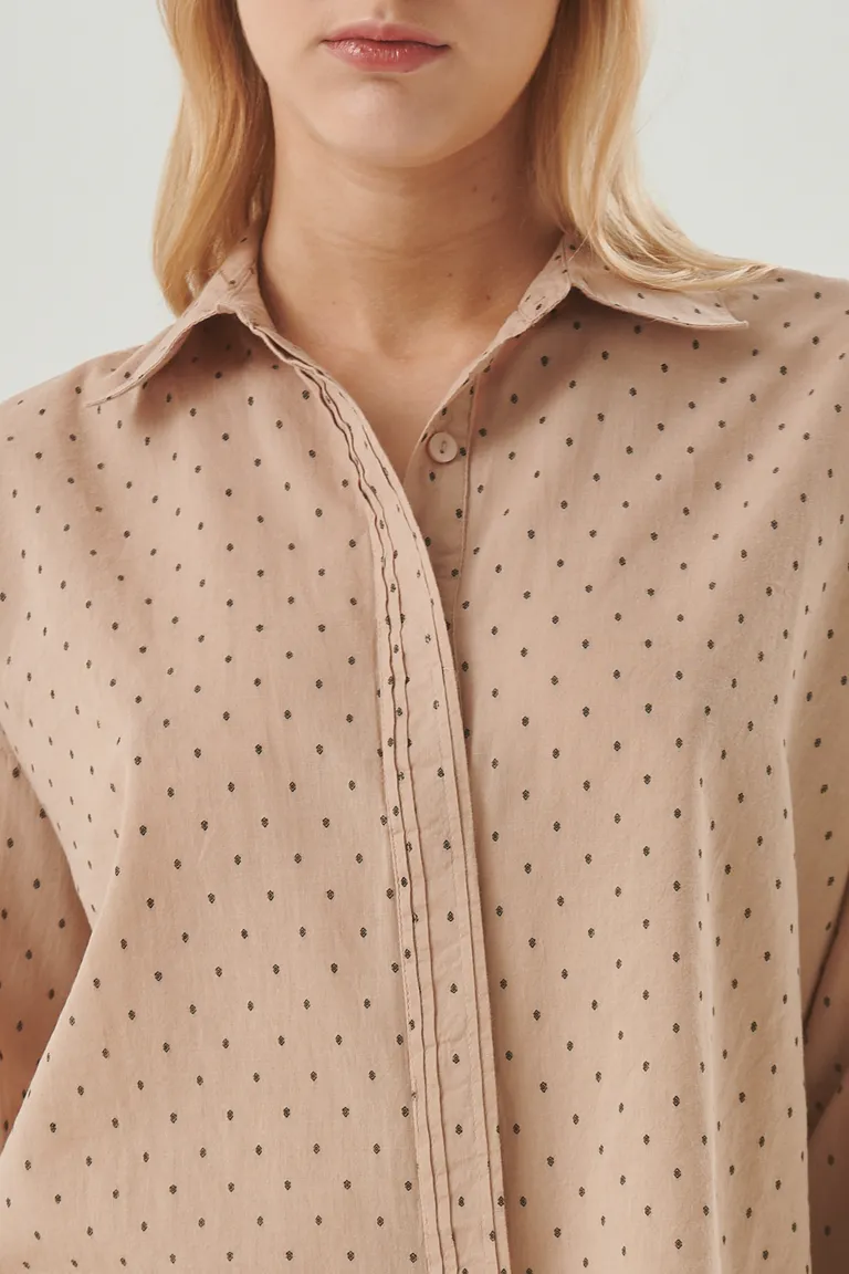 Camisa de algodón con bordado de mini lunares, estilo femenino y versátil de Sweet en Camisas para argentina