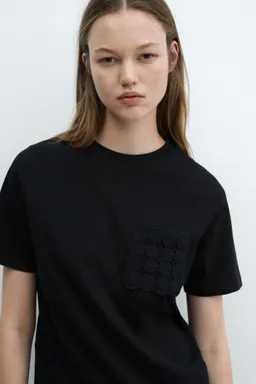 Remera bolsillo crochet de Mango en Remeras para argentina