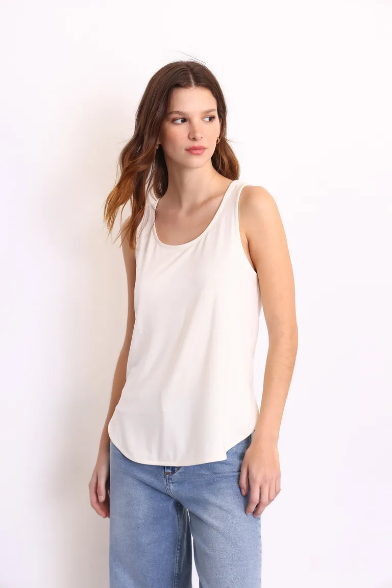 Musculosa blanca de corte recto y escote redondo para mujer de Yagmour en Remeras para argentina