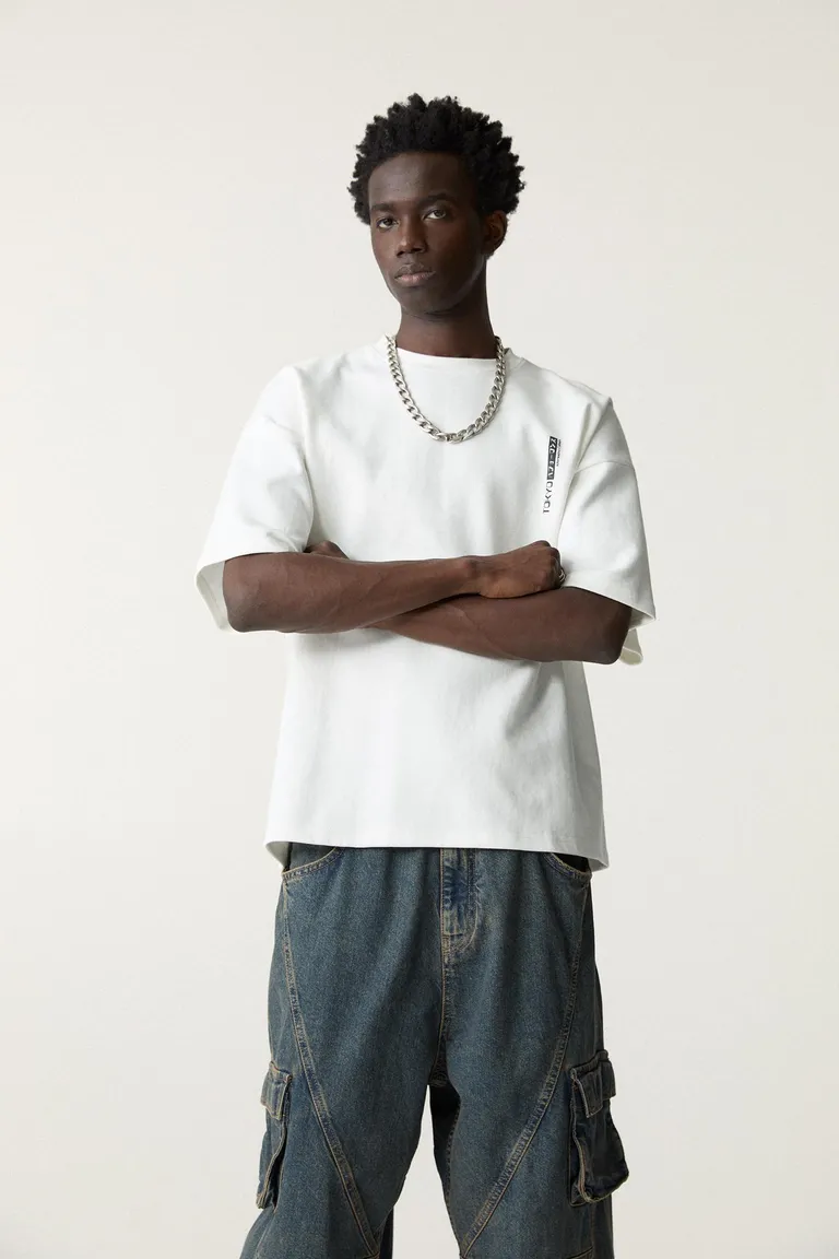 Remera gráfico tokio de Pull&Bear en Remeras y Polos para argentina