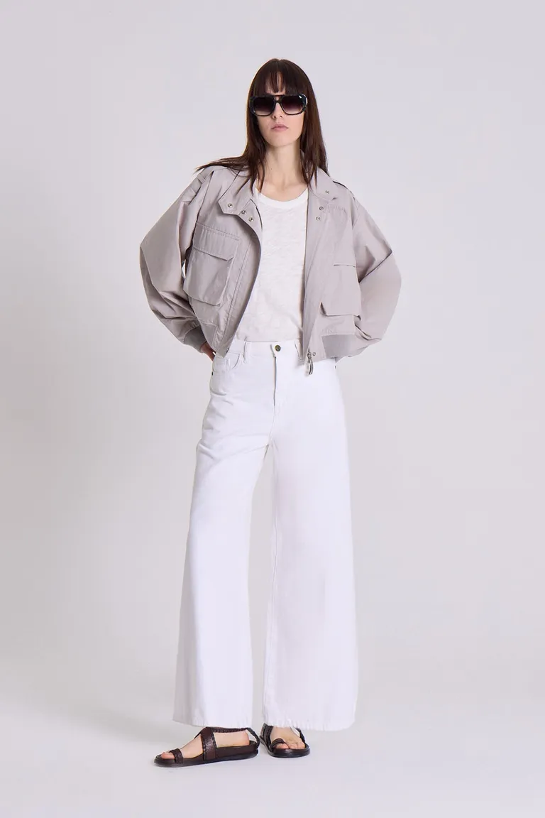Pantalones blancos de tiro medio con diseño acampanado en estilo setentas de Maria Cher en Pantalones para argentina