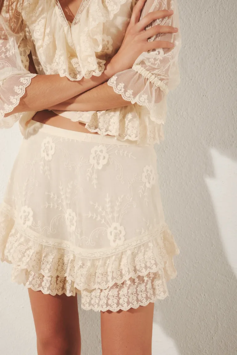 Falda corta en tul bordado con volados - Diseño elegante y femenino de Rapsodia en Faldas para argentina