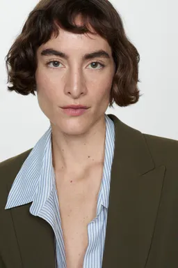 Americana manga arremangada de Mango en Blazers para argentina