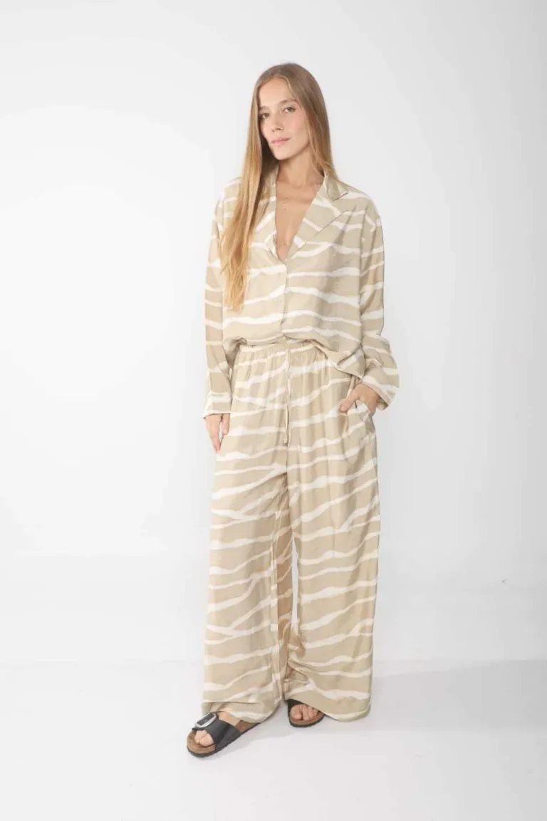 Pantalón amplio y estampado para mujer, diseño fluido y versátil de Belle en Pantalones para argentina