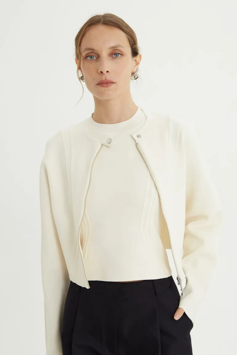 Campera tipo bomber con cuello mao y cierre frontal metálico de doble camino de Las Pepas en Chaquetas para argentina