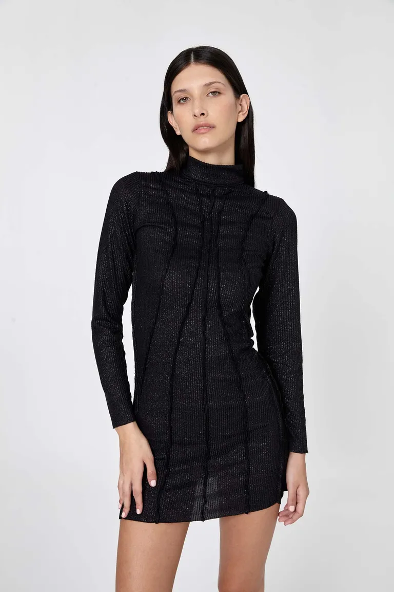 Vestido negro de escote alto y mangas largas con detalles en la espalda de Naíma en Vestidos para argentina