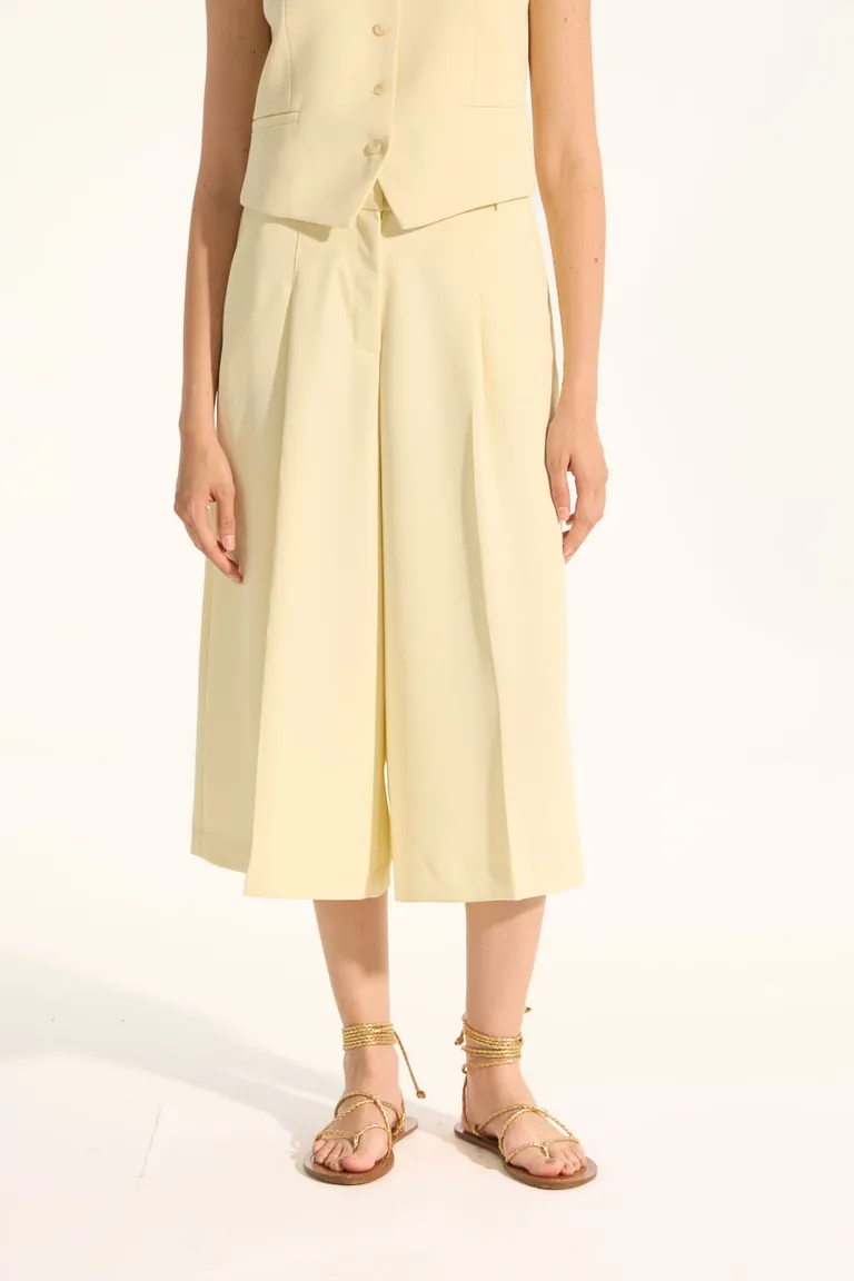 Bermuda de pierna ancha con pinzas y bolsillos laterales para mujer de Portsaid en Pantalones para argentina