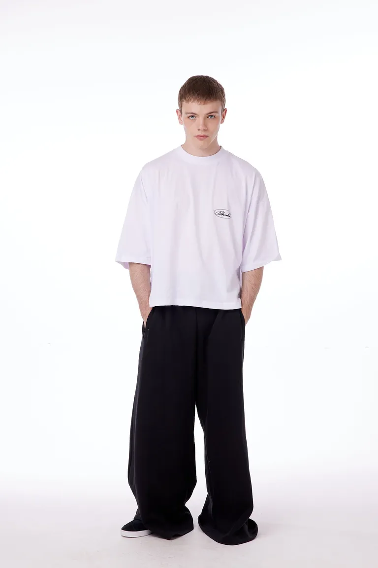 Jogger negro de corte ancho y cómodo para uso diario de la marca BLKMBA de Black Mamba en Pantalones para argentina