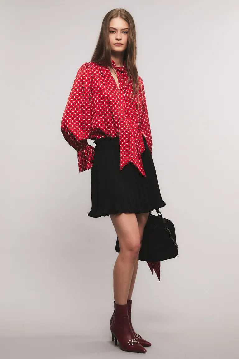 Camisa de mangas largas con lazo en el cuello y puños con volados de Kosiuko en Camisas para argentina