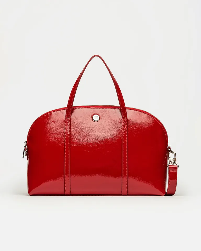 Cartera de mano de charol rojo, un accesorio icónico y versátil de Prüne en Bolsos y Carteras para argentina