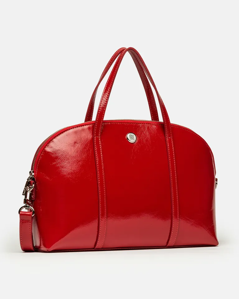 Cartera de mano de charol rojo, un accesorio icónico y versátil de Prüne en Bolsos y Carteras para argentina