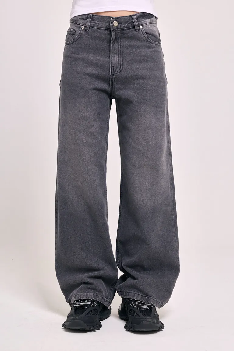 Jean de mujer con corte amplio y diseño holgado de tiro medio en tono gastado de 47 Street en Pantalones para argentina