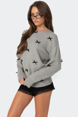 Sweater oversize con moño satén de Edikted en Buzos y Sweaters para argentina