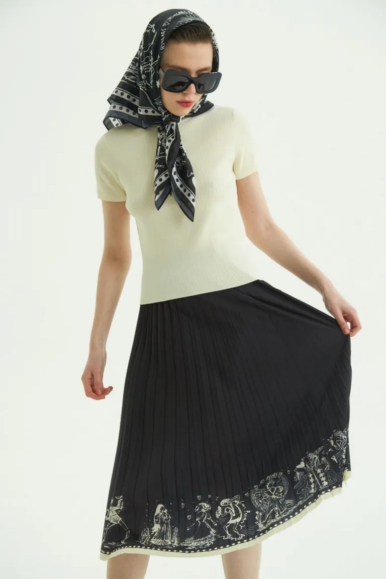Falda plisada midi con estampado exclusivo y diseño fluido de Las Pepas en Faldas para argentina