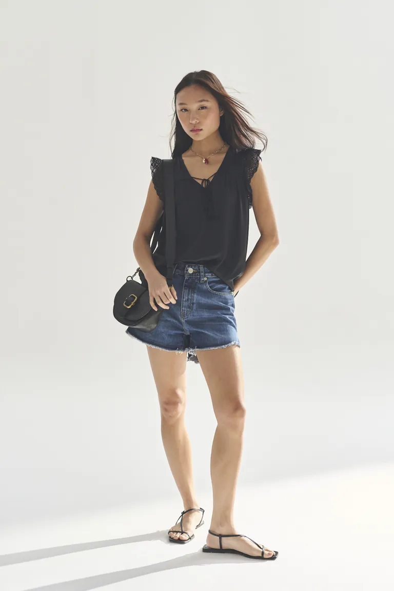 Blusa negra de diseño moderno y elegante para mujer de Akiabara en Blusas para argentina