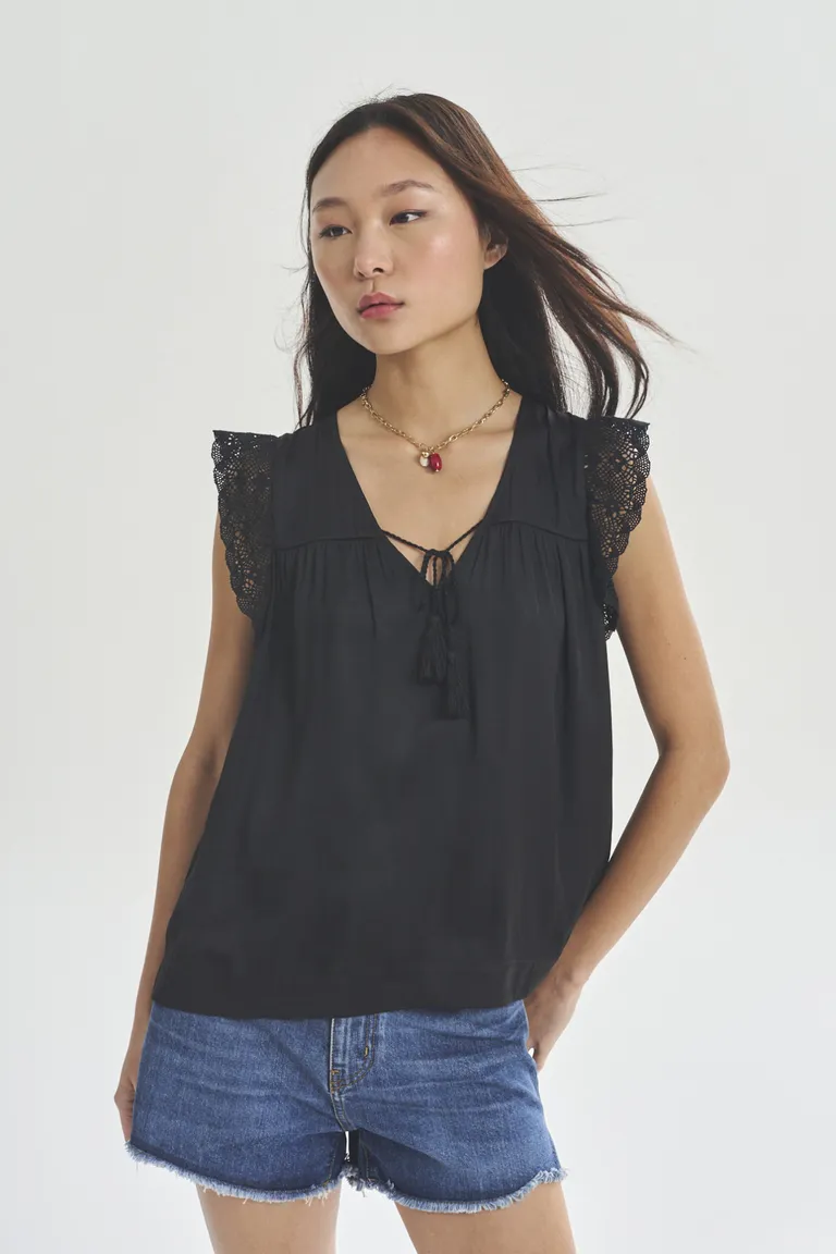 Blusa negra de diseño moderno y elegante para mujer de Akiabara en Blusas para argentina