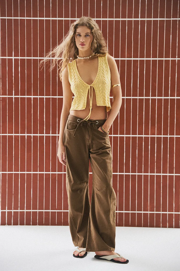 Pantalón mom de denim marrón de tiro alto y pierna amplia de Sweet en Pantalones para argentina