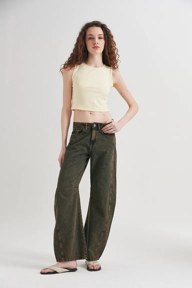 Pantalón mom de denim marrón de tiro alto y pierna amplia de Sweet en Pantalones para argentina