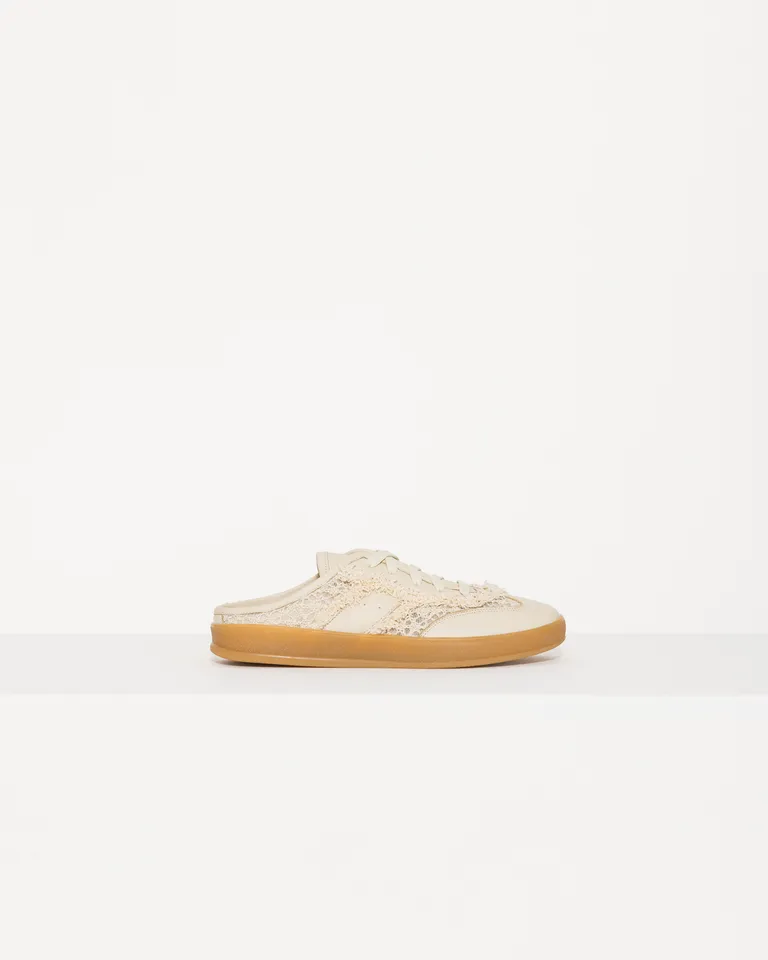 Zapatillas de mujer con diseño en rafia y cuero, versátiles y cómodas de Jazmin Chebar en Zapatillas para argentina