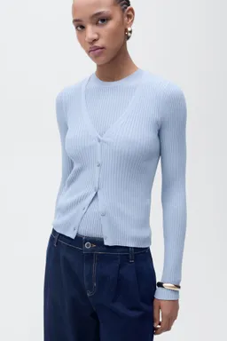 Cárdigan canalé cuello pico de Mango en Buzos y Sweaters para argentina