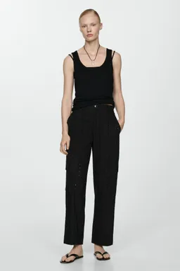 Pantalón cargo bordado de Mango en Pantalones para argentina