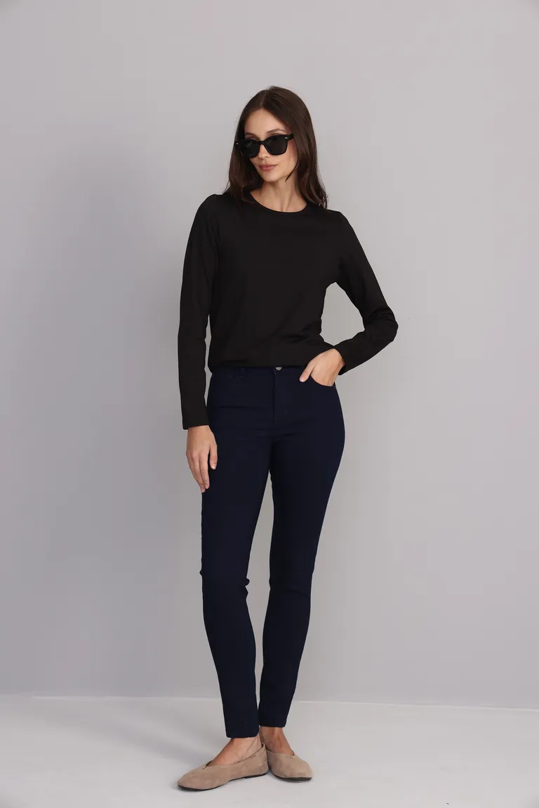 Pantalón skinny azul oscuro de cinco bolsillos, diseño clásico y versátil de Yagmour en Pantalones para argentina