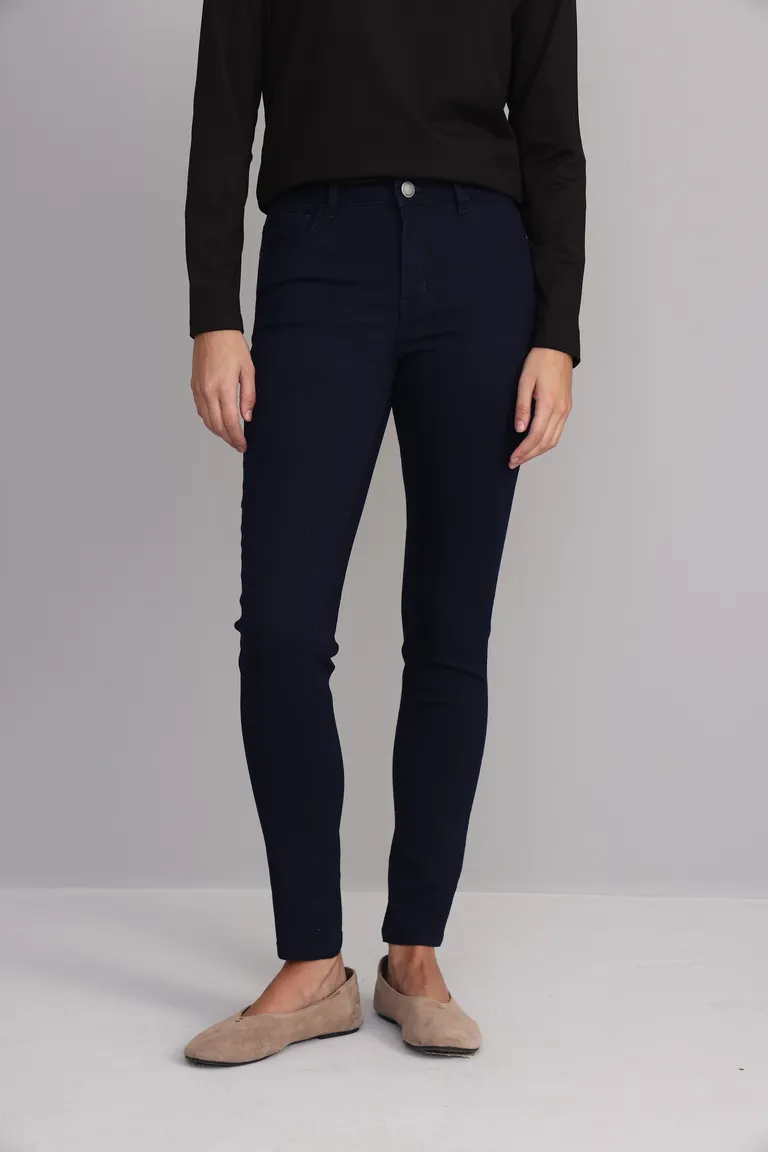 Pantalón skinny azul oscuro de cinco bolsillos, diseño clásico y versátil de Yagmour en Pantalones para argentina