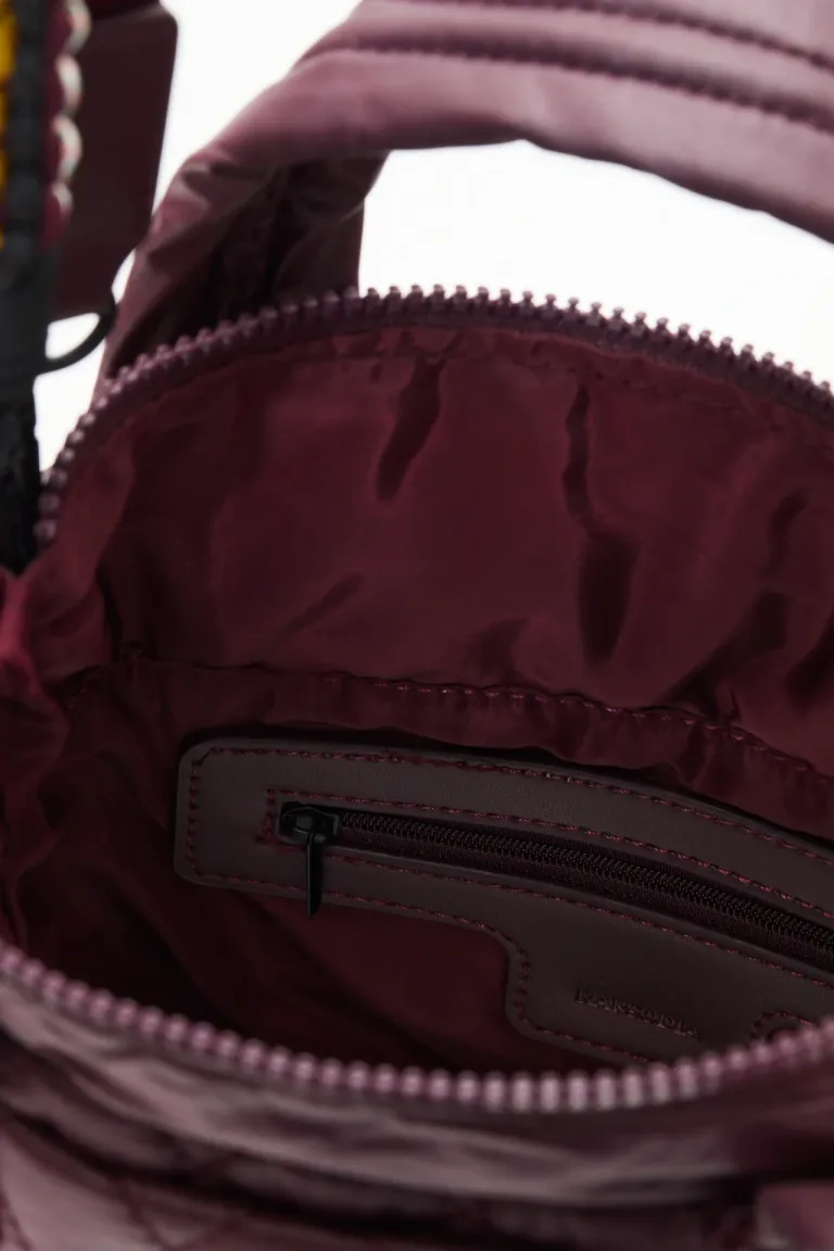 Cartera tote mini con textura matelassé, manijas cortas y correas intercambiables de Rapsodia en Bolsos y Carteras para argentina