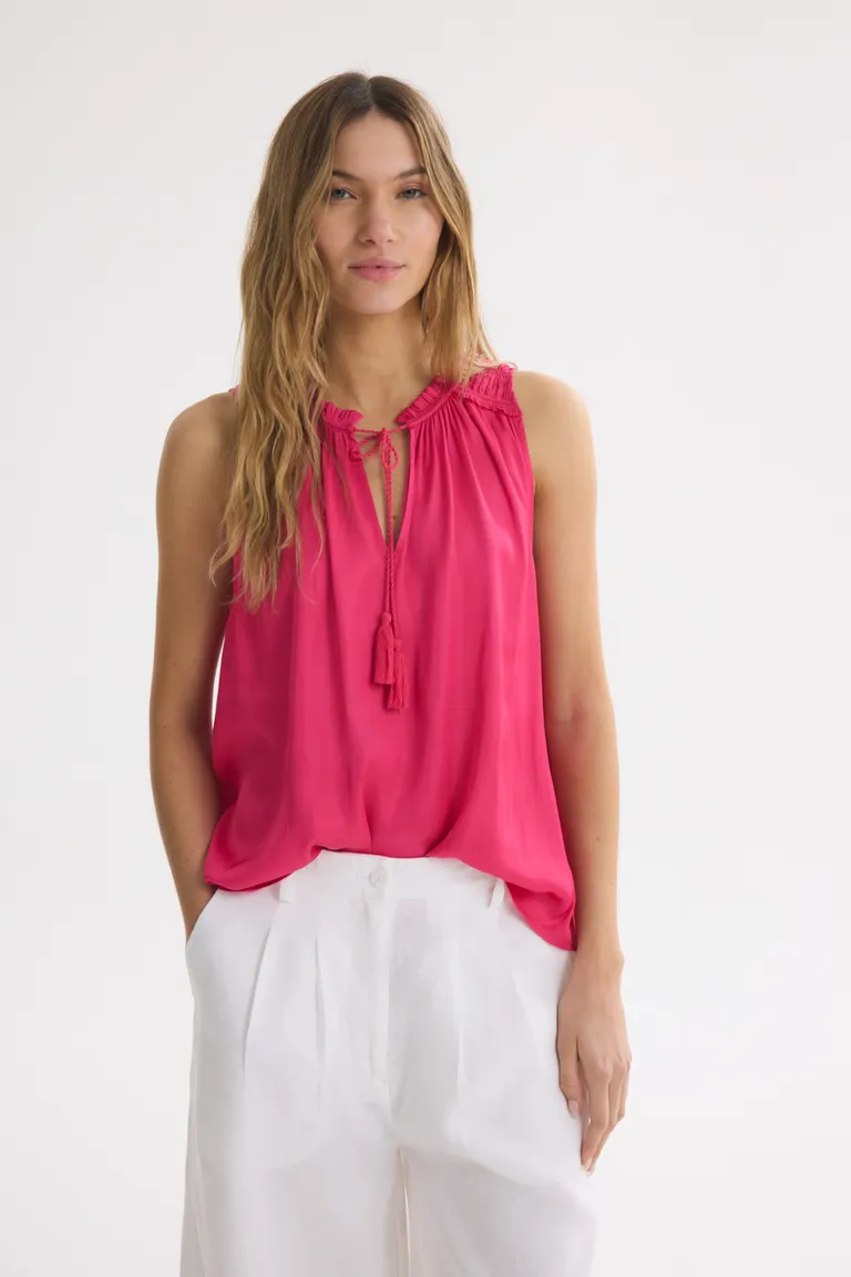 Blusa de seda rosa con detalles plisados en el cuello de Akiabara en Blusas para argentina