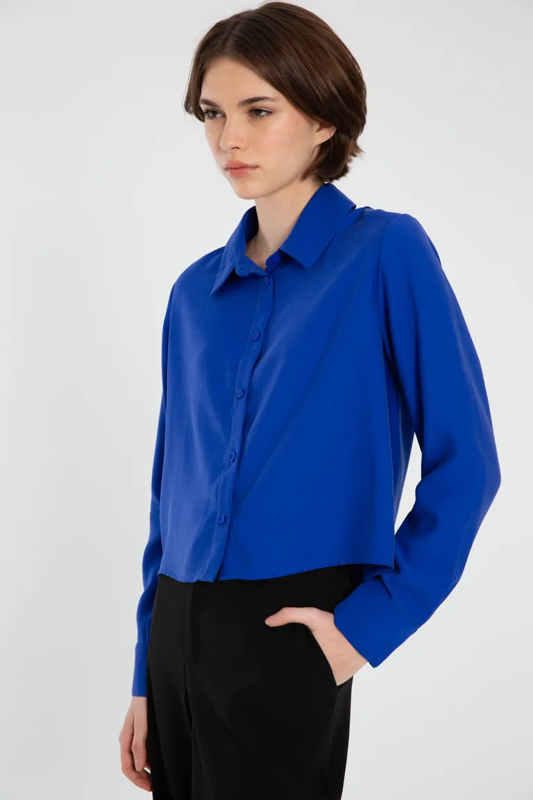 Camisa de twill azul con cuello clásico y cartera con botones de Naíma en Camisas para argentina