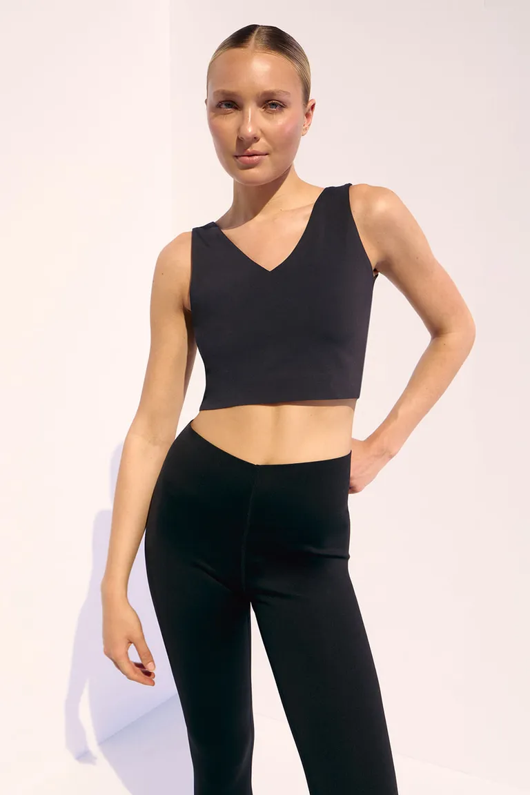 Top deportivo de punto con escote en V y corpiño interno de Portsaid en Tops para argentina