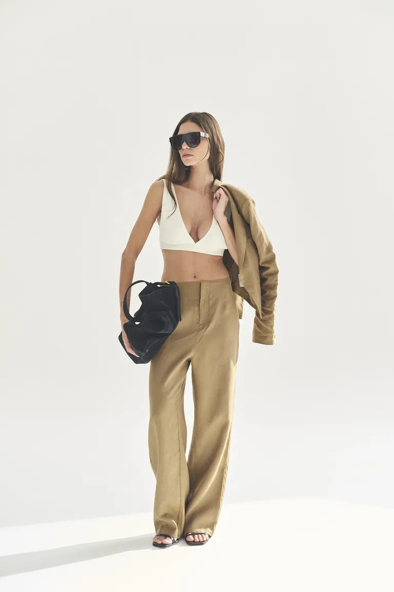 Pantalón de corte recto y diseño elegante para mujer de Akiabara en Pantalones para argentina