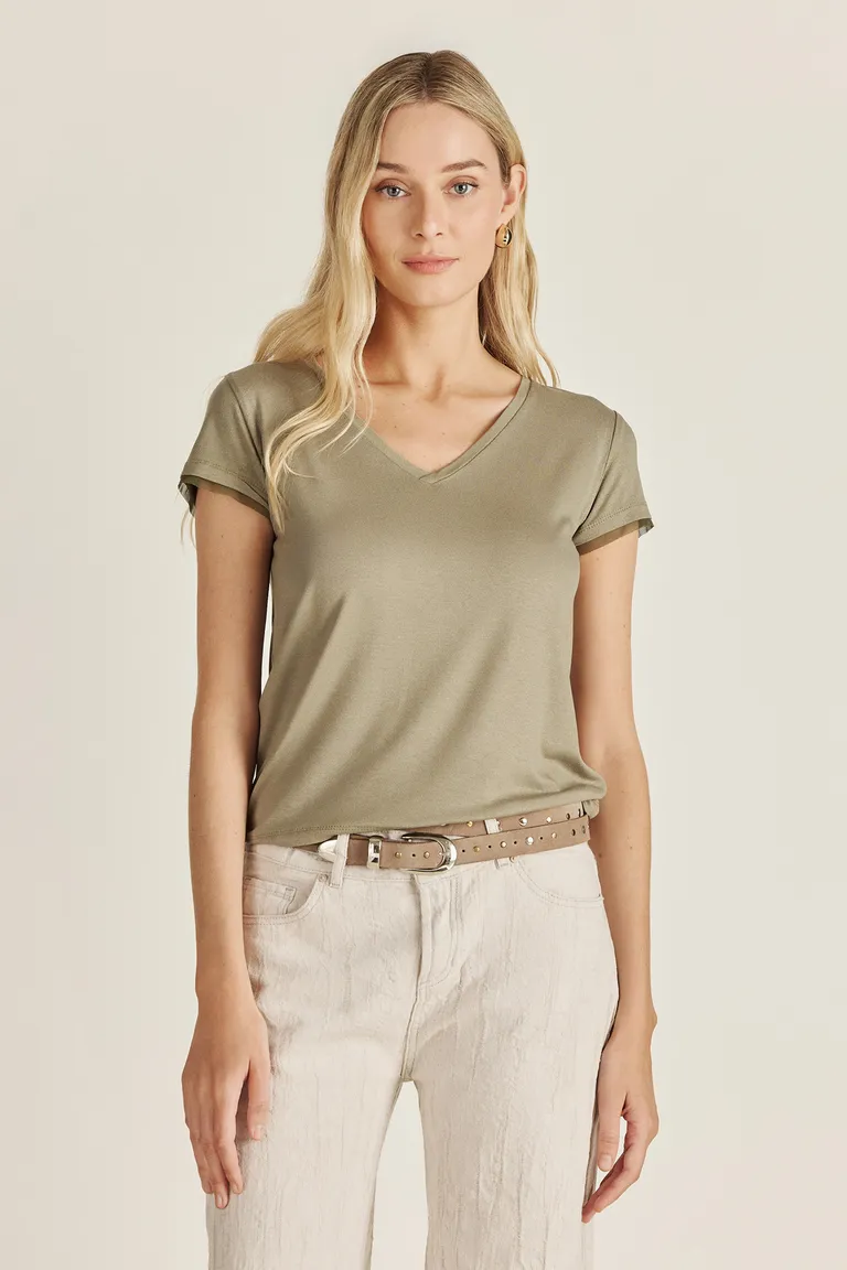 Camiseta gris de punto con detalles traslúcidos y logo en relieve de Tucci en Remeras para argentina