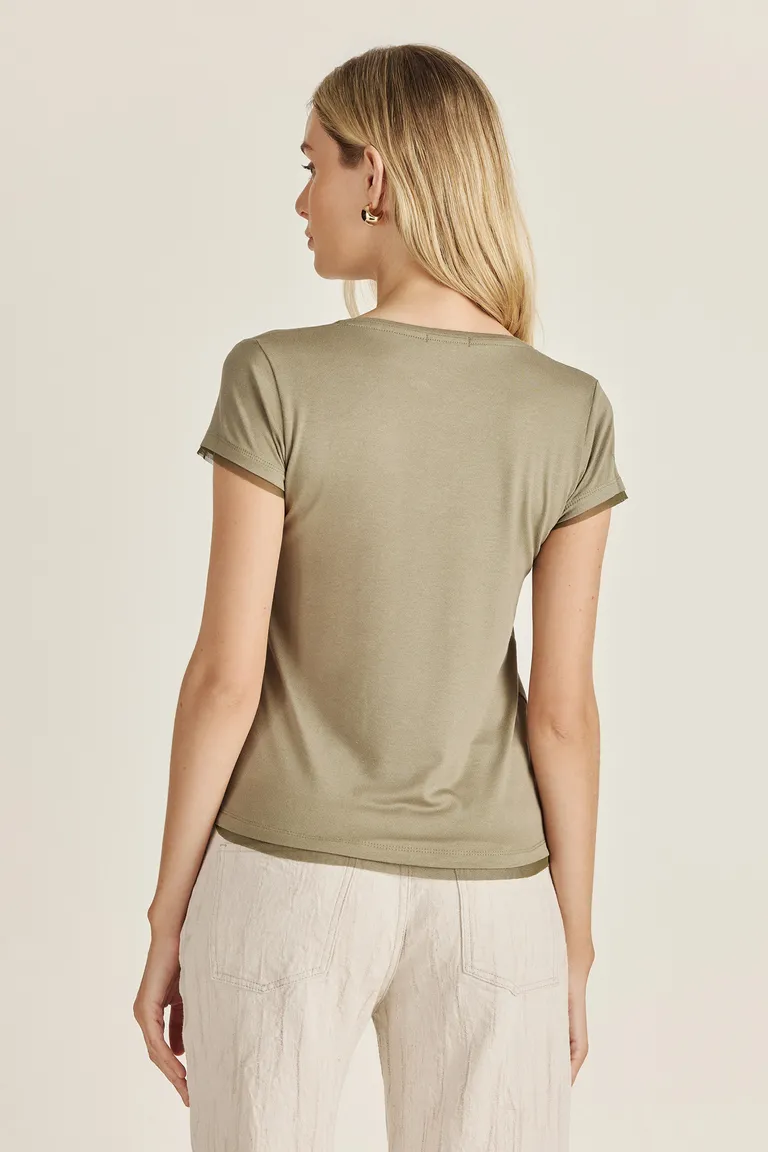 Camiseta gris de punto con detalles traslúcidos y logo en relieve de Tucci en Remeras para argentina