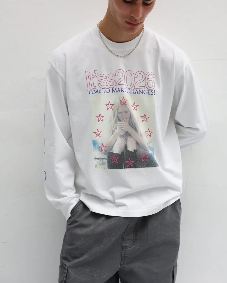 Remera manga larga oversize con estampado gráfico en algodón pesado de Ay Not Dead en Buzos y Sweaters para argentina